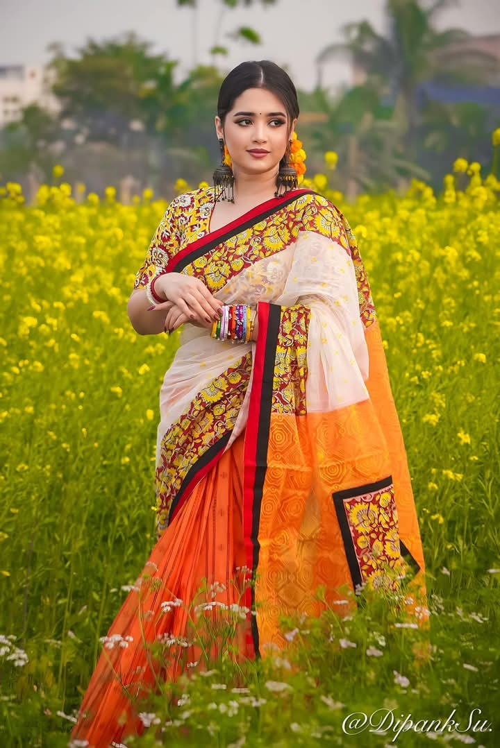 আকর্ষণীয় ডিজিটাল প্রিন্ট শাড়ী।